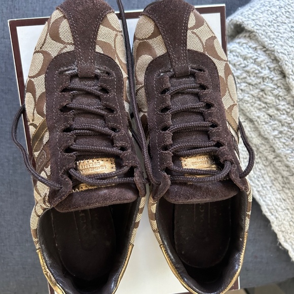 Coach Women’s Katelyn Monogram sneakers in a size 6M - Picture 3 of 10